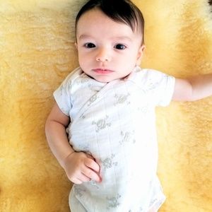 Aden & Anais skull kimono style onesie💥